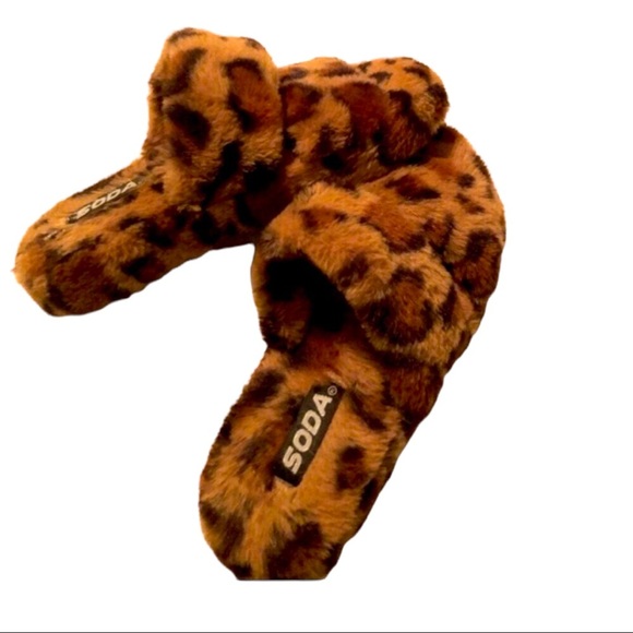 Soda Shoes - Leopard Faux Fur slippers